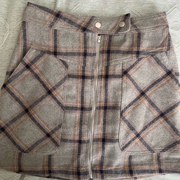 Flannel High-Waisted Mini Skirt - Picture 3 of 5